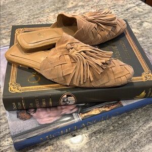 Unique 🌱 Zara genuine suede and leather lined basket weave mules sz 37